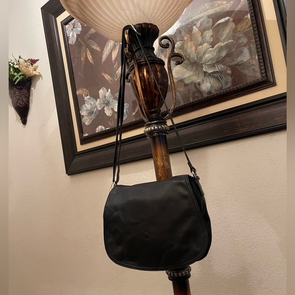 Giani Bernini please check all picture of condition - Picture 3 of 17